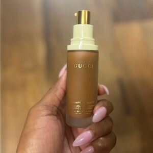 Gucci Luxury Foundation in Warm Tan